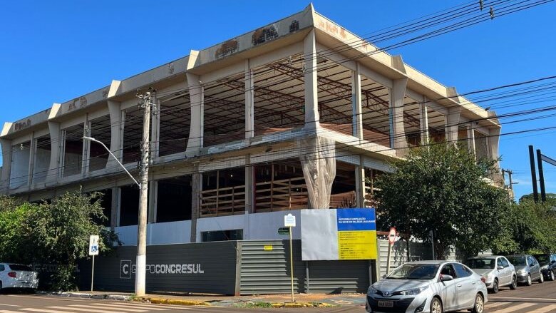 Câmara de Dourados paralisará as obras de reforma por 30 dias - Crédito: Clara Medeiros/Dourados News