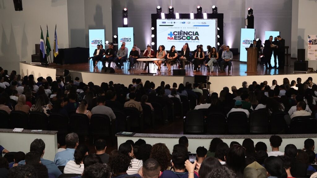 Evento realizado no auditório da UFGD contou com a participação de estudantes, professores e pesquisadores da universidade – Foto: A. Frota