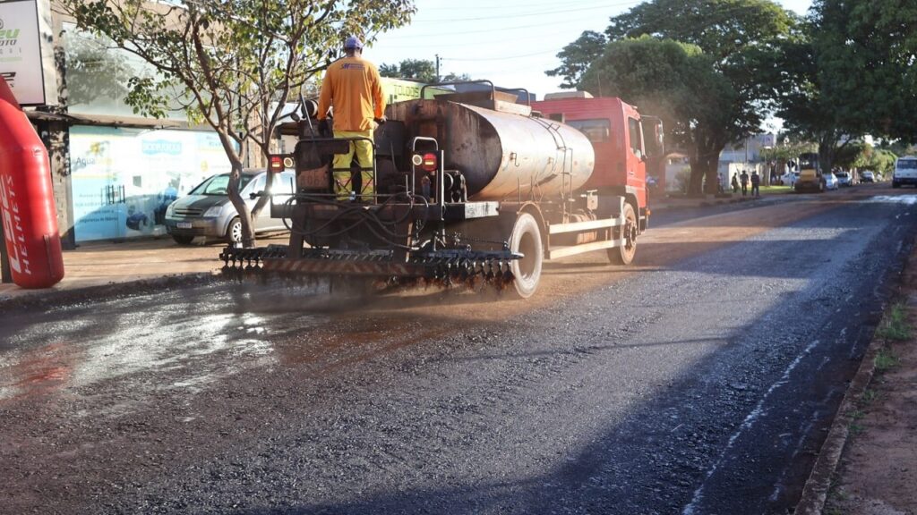 Serviço de recapeamento chega até as ruas do Jardim São Pedro em Dourados – Foto: A. Frota