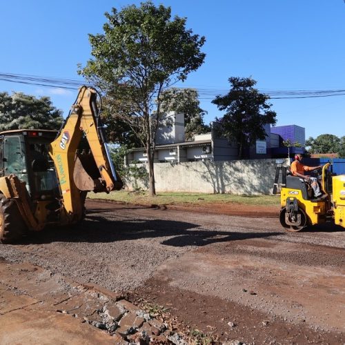 Operação tapa-buraco teve início pelas ruas Iran Pereira de Matos e Joaquim Alves Taveira, na Vila Mary – Fotos: A. Frota