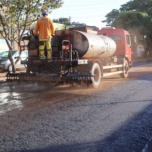 Serviço de recapeamento chega até as ruas do Jardim São Pedro em Dourados – Foto: A. Frota