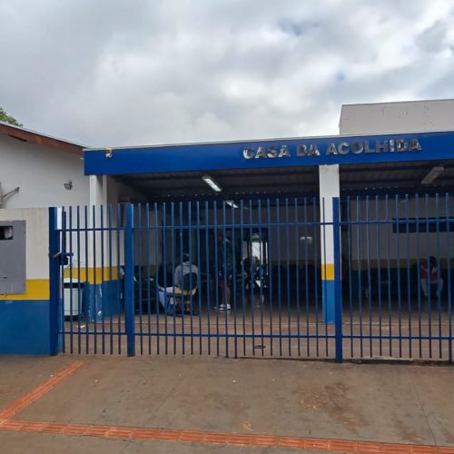 Prefeito Marçal Filho esteve na Casa da Acolhida na manhã mais fria do ano em Dourados – Foto: Assecom