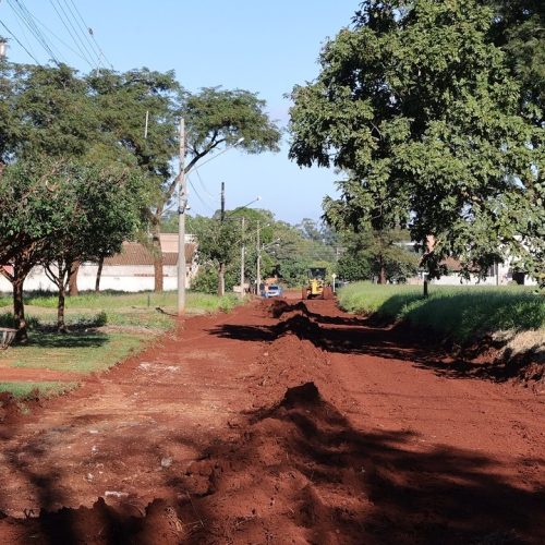 A nova etapa de asfalto no jardim das Primaveras tem previsão de conclusão em dois meses – Fotos: A. Frota