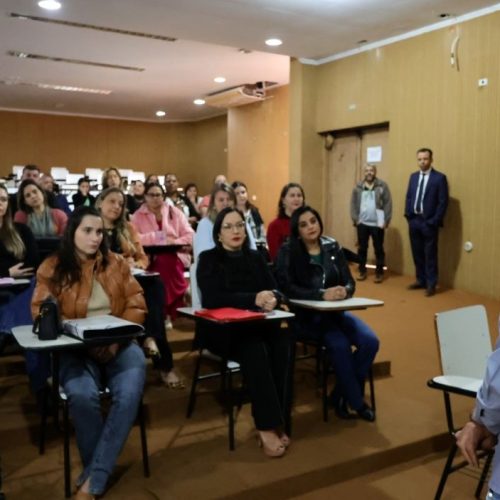 Prefeito Marçal Filho fala para os novos profissionais da Educação durante solenidade de posse dos aprovados no concurso público. Foto: A. Frota