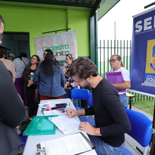 Serviços iniciaram nesta quarta, vão até sexta e estão sendo oferecidos na Escola Estadual Antônio Vicente Azambuja – Foto: A. Frota
