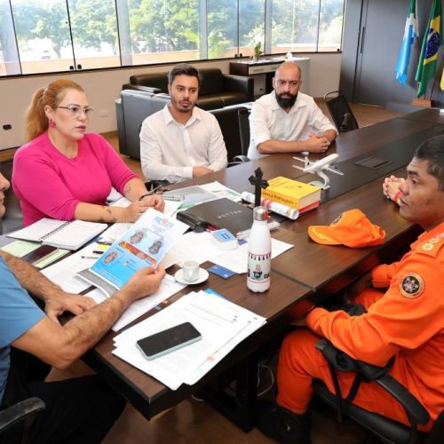 Reunião no gabinete do prefeito Marçal Filho tratou sobre detalhes sobre o retorno da Meia Maratona do Fogo. Foto: A. Frota