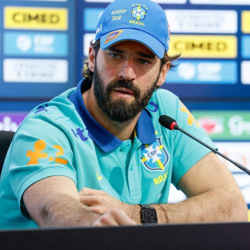 Alisson durante entrevista coletiva no CT Joaquim Grava
Créditos: Rafael Ribeiro/CBF