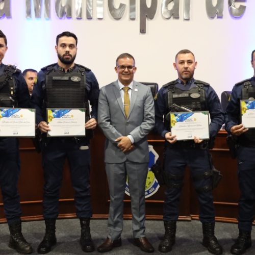 Inspetor Cabral homenageia profissionais da segurança pública por atos de bravura em Dourados