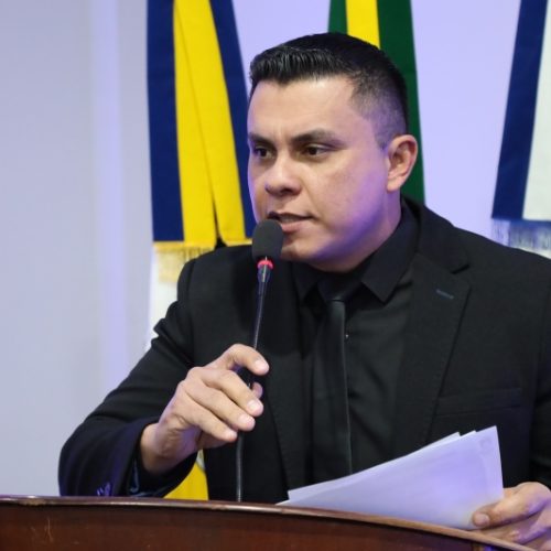 Dalton pede semáforo no cruzamento das ruas Weimar Torres com Eulália Pires