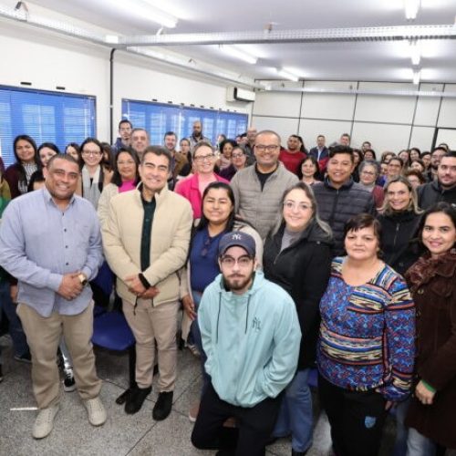 Equipe da Semed em foto junto com o prefeito Marçal Filho, durante café da manhã, nesta sexta-feira (18)