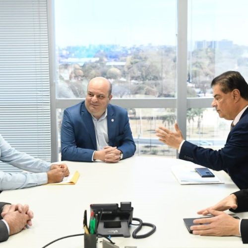 Prefeito Marçal Filho reunido com o presidente da Agência Nacional de Aviação Civil (Anac), Adriano Pinto de Miranda e com o senador Nelsinho Trad. Fotos: Divulgação/Assecom