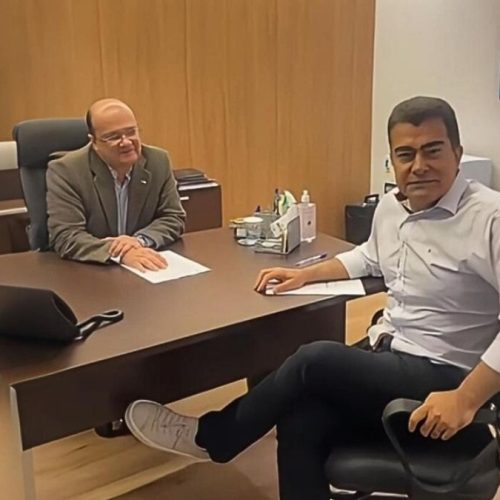Prefeito Marçal Filho reunido com o governador em exercício José Carlos Babosinha para discutir aumento nos repasses para média e alta complexidade em Dourados. Foto: Divulgação/Assecom