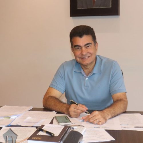 Prefeito Marçal Filho anunciou hoje a assinatura do contrato para acabar com a burocracia no recebimento, análise e julgamento de projetos na Prefeitura de Dourados. Foto: Assecom