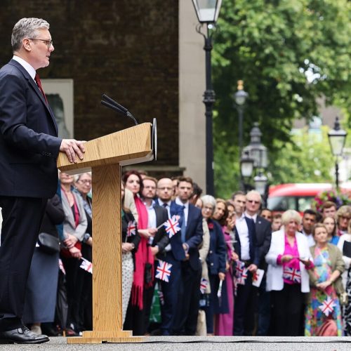05/07/2024. Londres, Reino Unido. O Primeiro-Ministro, Sir Keir Starmer, e sua esposa Victoria chegam ao número 10 da Downing Street para seu compromisso. Foto de Rory Arnold/No. 10 da Downing Street