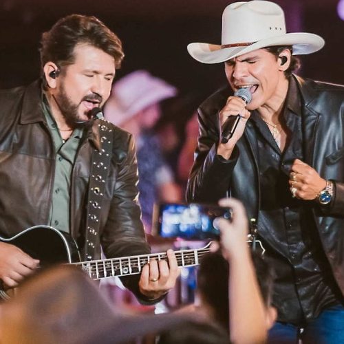 A dupla Jads & Jadson se apresentará na noite de sábado, 19 de abril, como uma das atrações da 1ª Festa da Páscoa de Dourados. Foto: Divulgação