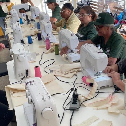 Curso de corte e costura em fase de finalização é a mais nova atividade implementada na praça da Juventude – Estação Cidadania. Foto: Assecom