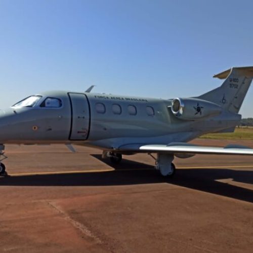 Jatinho da Força Aérea Brasileira aterrissa no Aeroporto Regional de Dourados para transporte de órgãos para transplante. Foto: Divulgação/Assecom