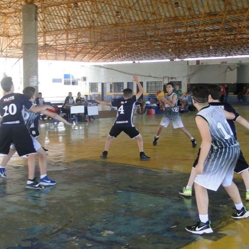 Jogos Escolares e Jogos da Juventude serão disputados nas modalidades de basquete, handebol, vôlei e futsal, nas categorias masculino e feminino. Foto: Divulgação