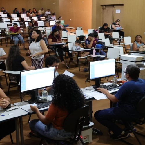 O serviço de atendimento do CadÚnico no auditório da prefeitura funciona das 7h às 17h, sem intervalo para almoço, e segue até sexta – Foto: A. Frota