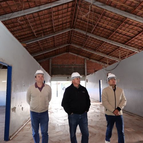 Prefeito Marçal Filho e equipe vistoriam obra iniciada há 10 dias, que vai transformar totalmente a Escola Avani- Fotos: A. Frota