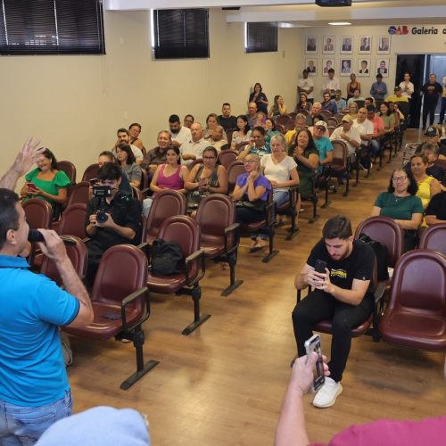 Prefeito Marçal Filho fez a entrega de títulos de regularização fundiária nesta sexta-feira em Dourados – Fotos: A. Frota