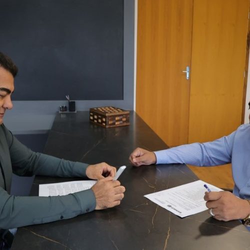 Prefeito Marçal Filho assina Projeto de Lei que será encaminhado à Câmara Municipal para criação de cargos e chamamento dos profissionais de apoio em Educação Especial. Foto: A. Frota