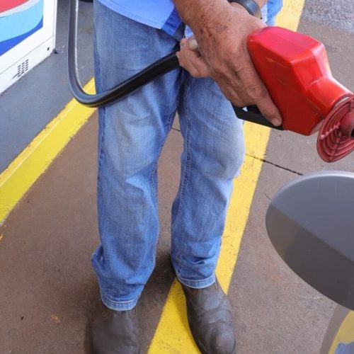 A diferença entre o menor preço encontrado na gasolina comum e o maior preço é de 3,23%- Fotos: Arquivo/ Assecom