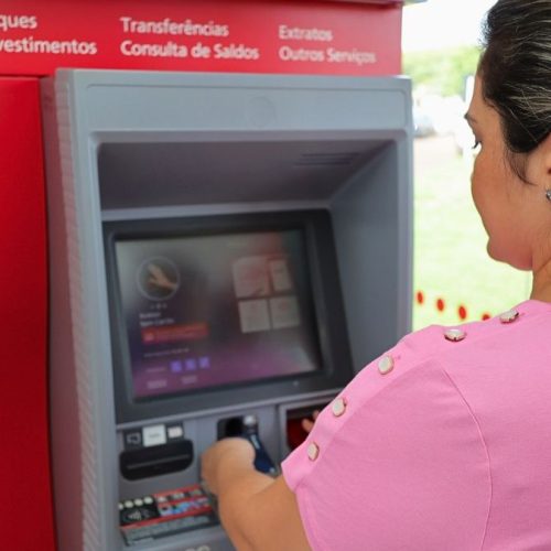 Salários dos servidores da Prefeitura de Dourados foi antecipado pelo sétimo mês seguido e está na conta desde as primeiras horas desta terça-feira. Foto: A. Frota