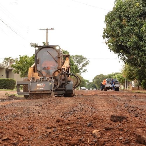 Nos pontos mais críticos, as equipes realizam cortes e ranhuras no asfalto antigo, para ser substituído por um novo – Foto: A. Frota