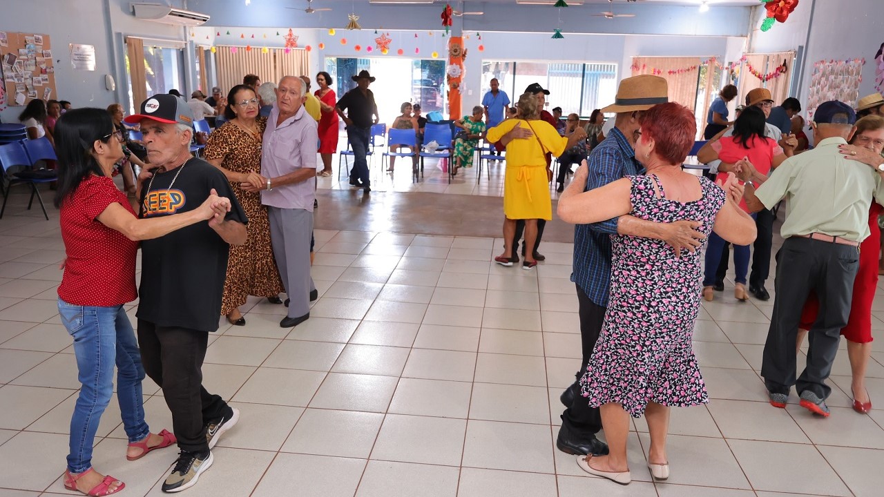 Bailão da terceira idade marca retomada das atividades no Parque das Nações