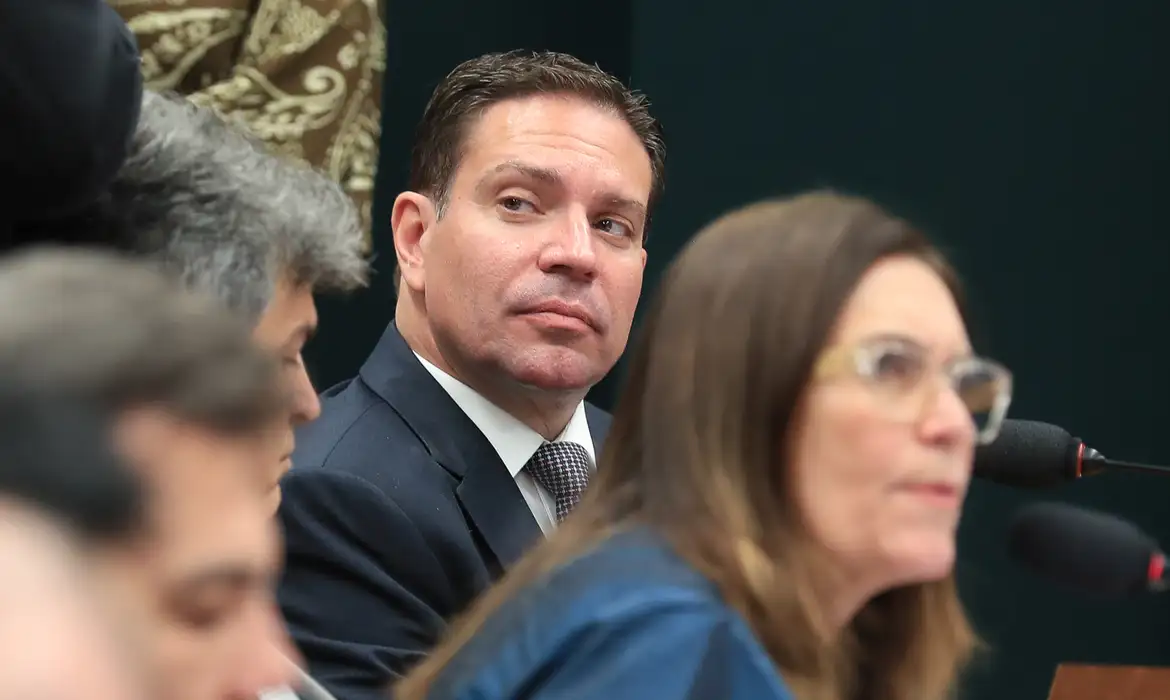 STF determina suspensão parcial de ação penal contra deputado Alexandre Ramagem