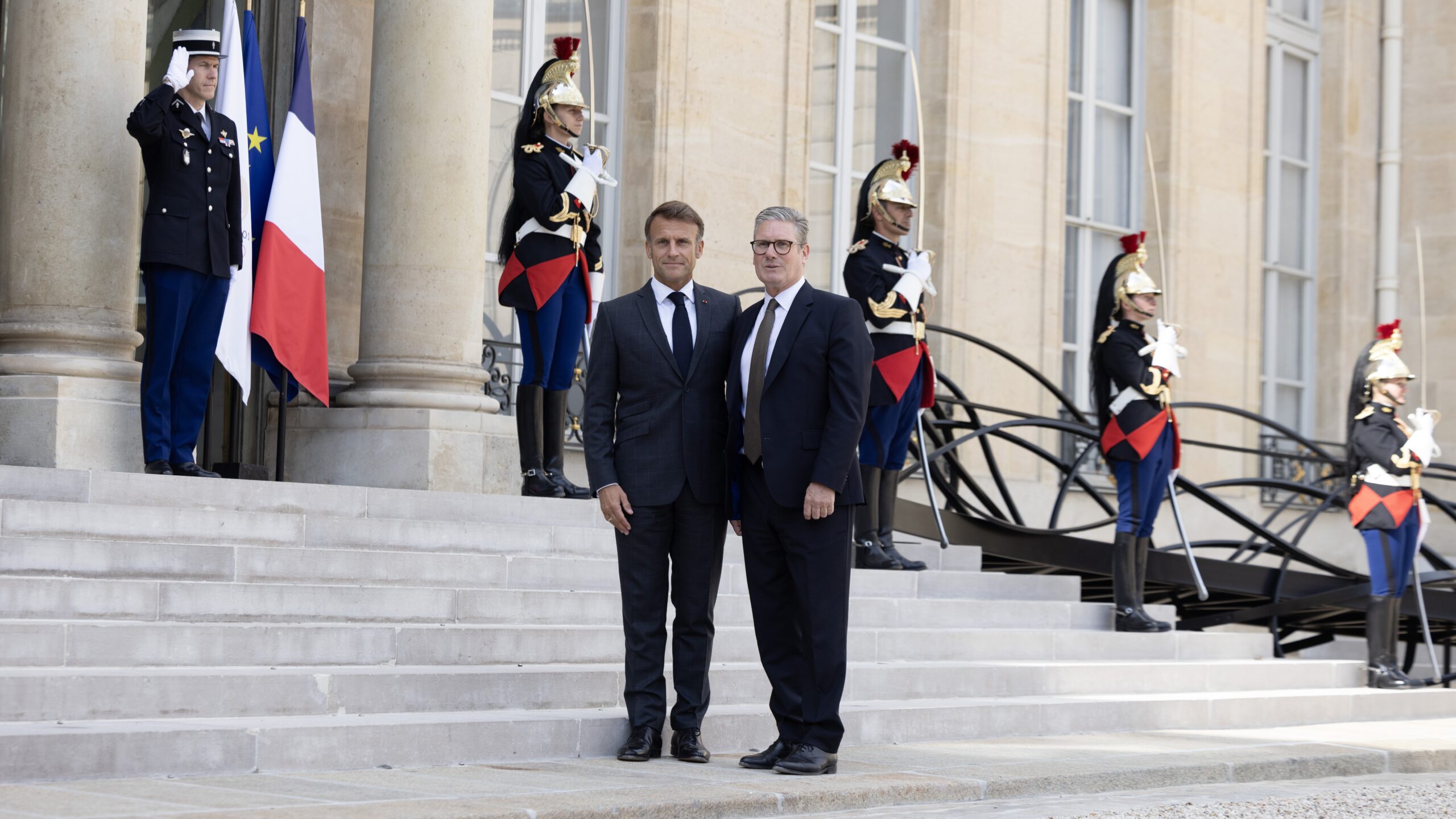 França e Reino Unido Reforçam Apoio a Israel em Meio a Tensões com o Irã