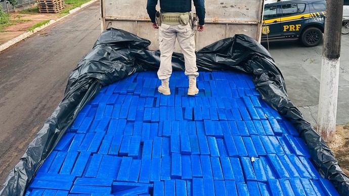 PRF apreende 3,5 toneladas de maconha em Eldorado no Mato Grosso do Sul