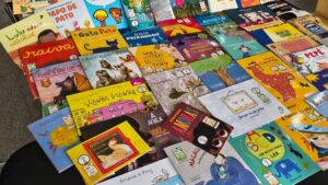 Livros doados pelo Ministério da Educação ampliam o acervo da Biblioteca de Dourados. Foto: Divulgação/Assecom