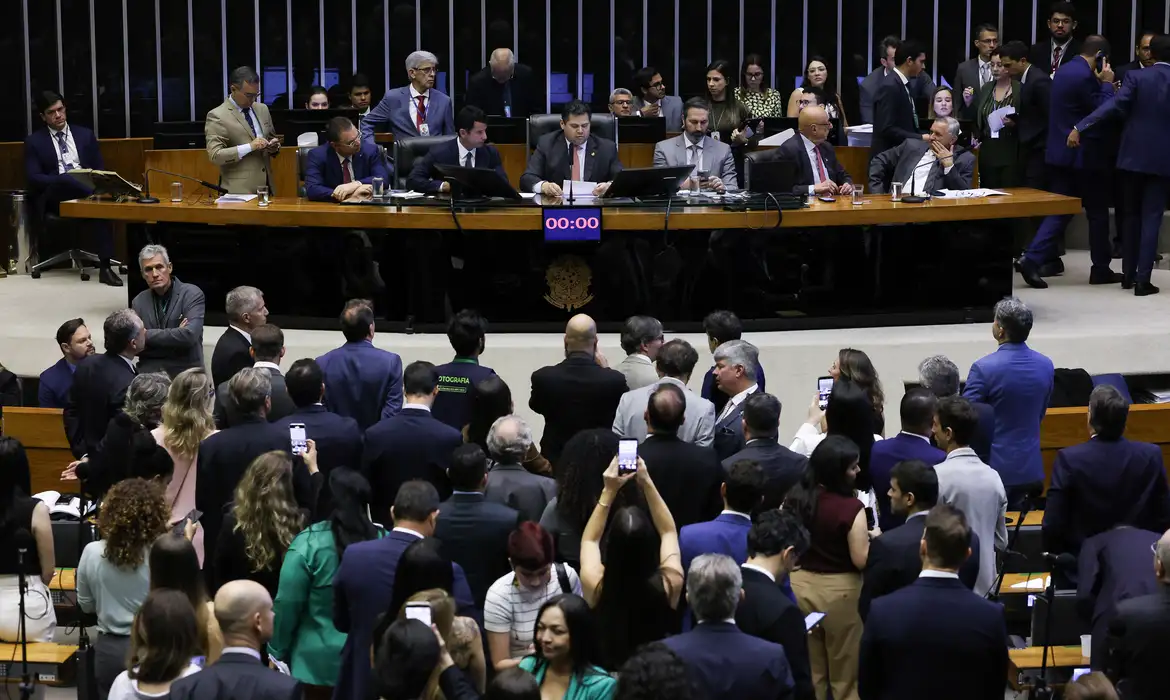 Congresso rejeita 52 vetos ao PL do licenciamento ambiental