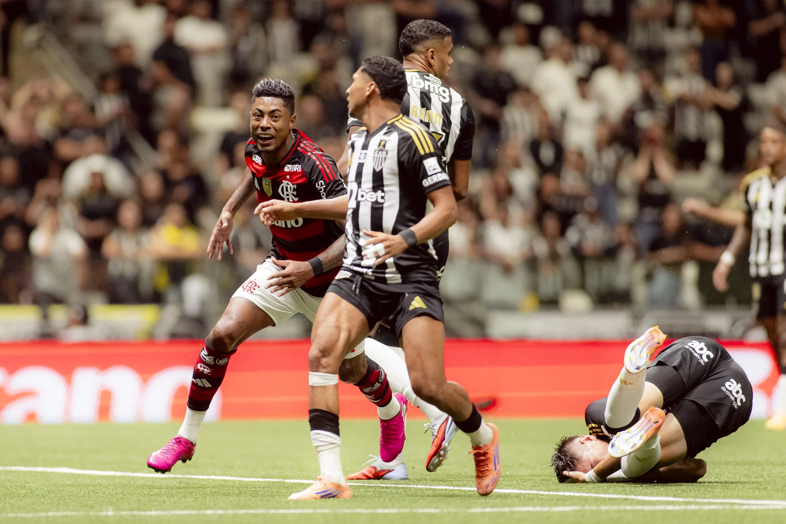 Fla arranca empate com gol de Bruno Henrique e fica perto do título