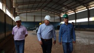 Prefeito vistoriou obras que começaram há 100 dias na escola Avani e demonstrou contentamento com o agilidade dos serviços que estão sendo realizados- Foto: A. Frota