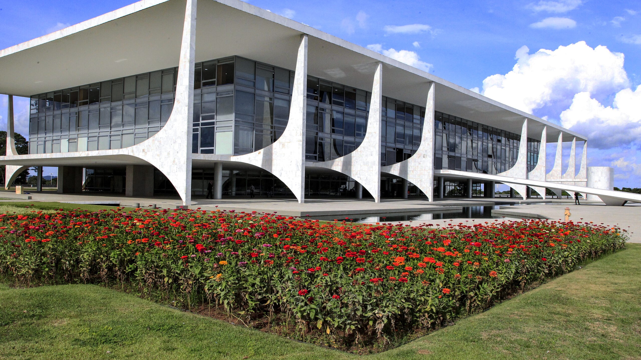 Governo vai criar 8,6 mil cargos de professores e técnicos em educação