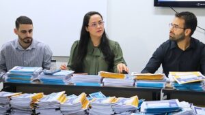 Durante coletiva de imprensa, secretária Suélen Nunes Venâncio apresenta o IPTU Digital, que entra em vigor a partir de janeiro de 2026- Foto: Eduardo Scavassa/Assecom