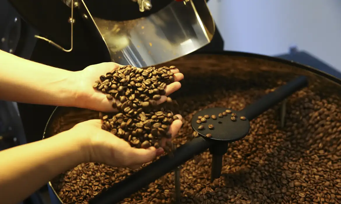 EUA reduzem tarifas para café, laranja, carne bovina e outros produtos