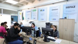 Sala do Empreendedor, instalada no Poupa Tempo, está orientado os MEIs sobre a regularização de débitos- Foto: Divulgação/Assecom