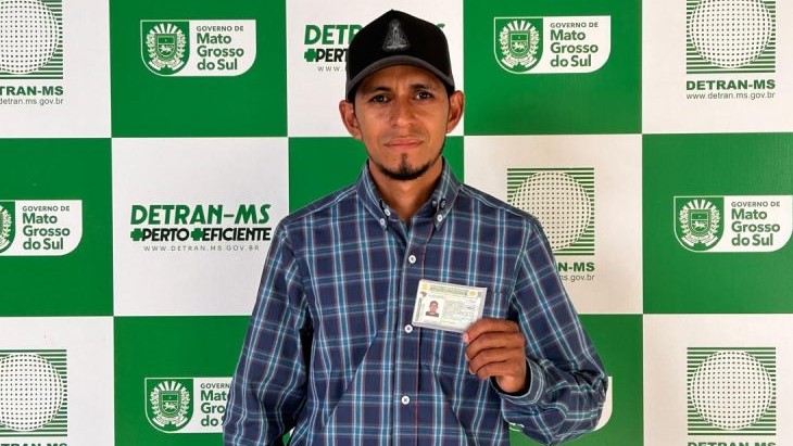 Detran habilita primeiro condutor de MS pela CNH do Brasil