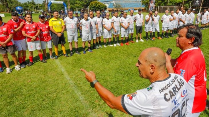 Comerário com ex-jogadores e convidados incentiva doação de órgãos e valoriza futebol regional
