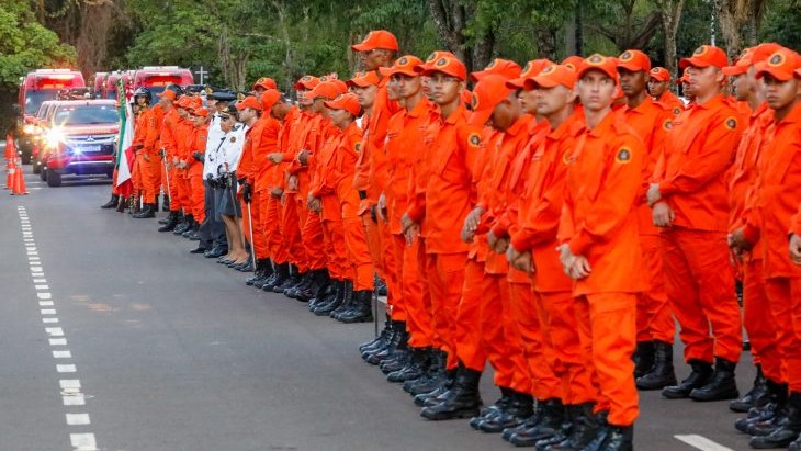 MS reforça atuação dos Bombeiros com entrega de novas viaturas e formatura de oficiais e soldados temporários