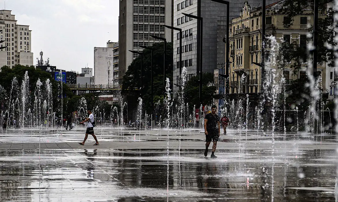 Inmet mantém alerta vermelho para onda de calor no Sudeste, Sul e Centro-Oeste até dia 29