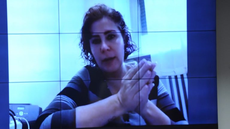 Por insuficiência de votos pela cassação, Câmara mantém mandato da deputada Carla Zambelli