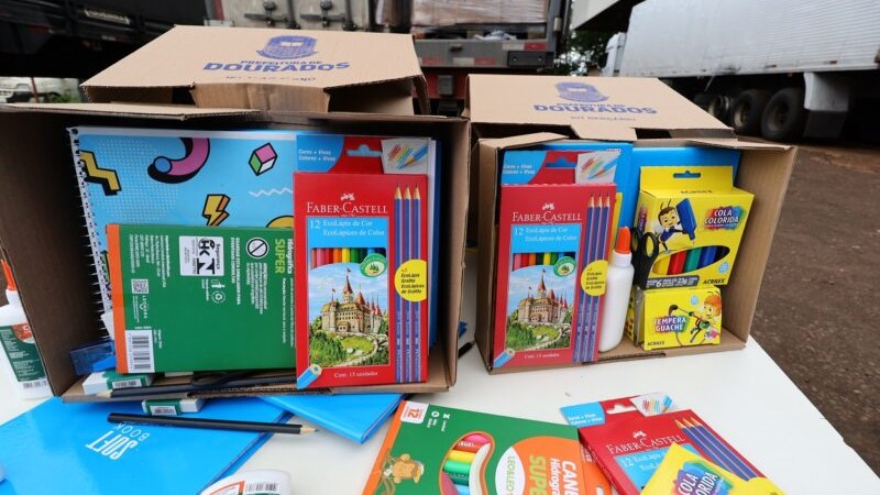 Secretaria de Educação recebe kits escolares para 2026