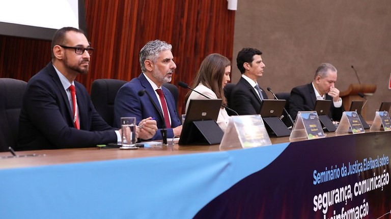 Eleições 2026: Polícia Federal detalha estratégias de segurança e de combate à desinformação em seminário do TSE