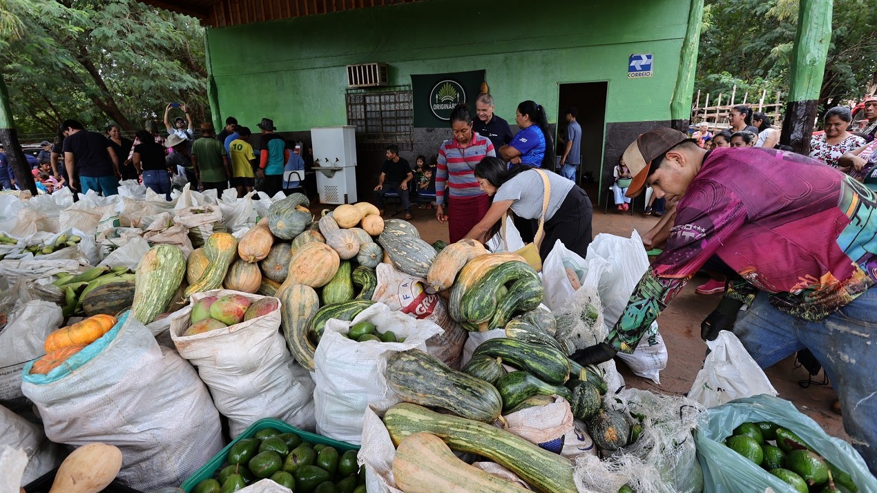 Secretaria de Agricultura Familiar entrega mais 5 toneladas de alimentos às famílias da Reserva Indígena