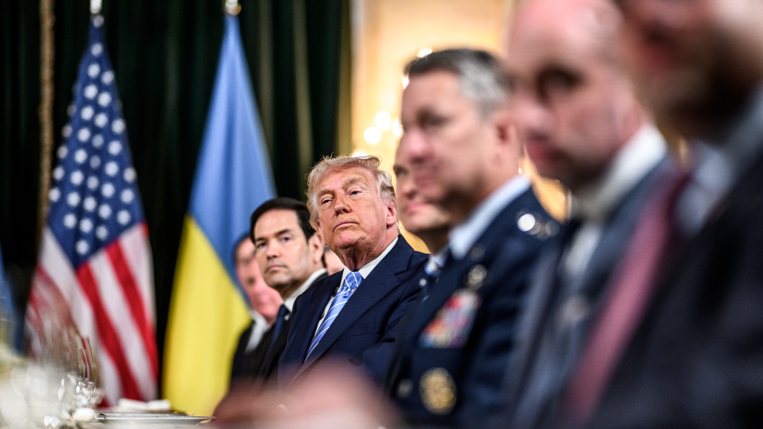 Trump cita lei que autoriza presidente a suspender entrada de estrangeiros nos EUA